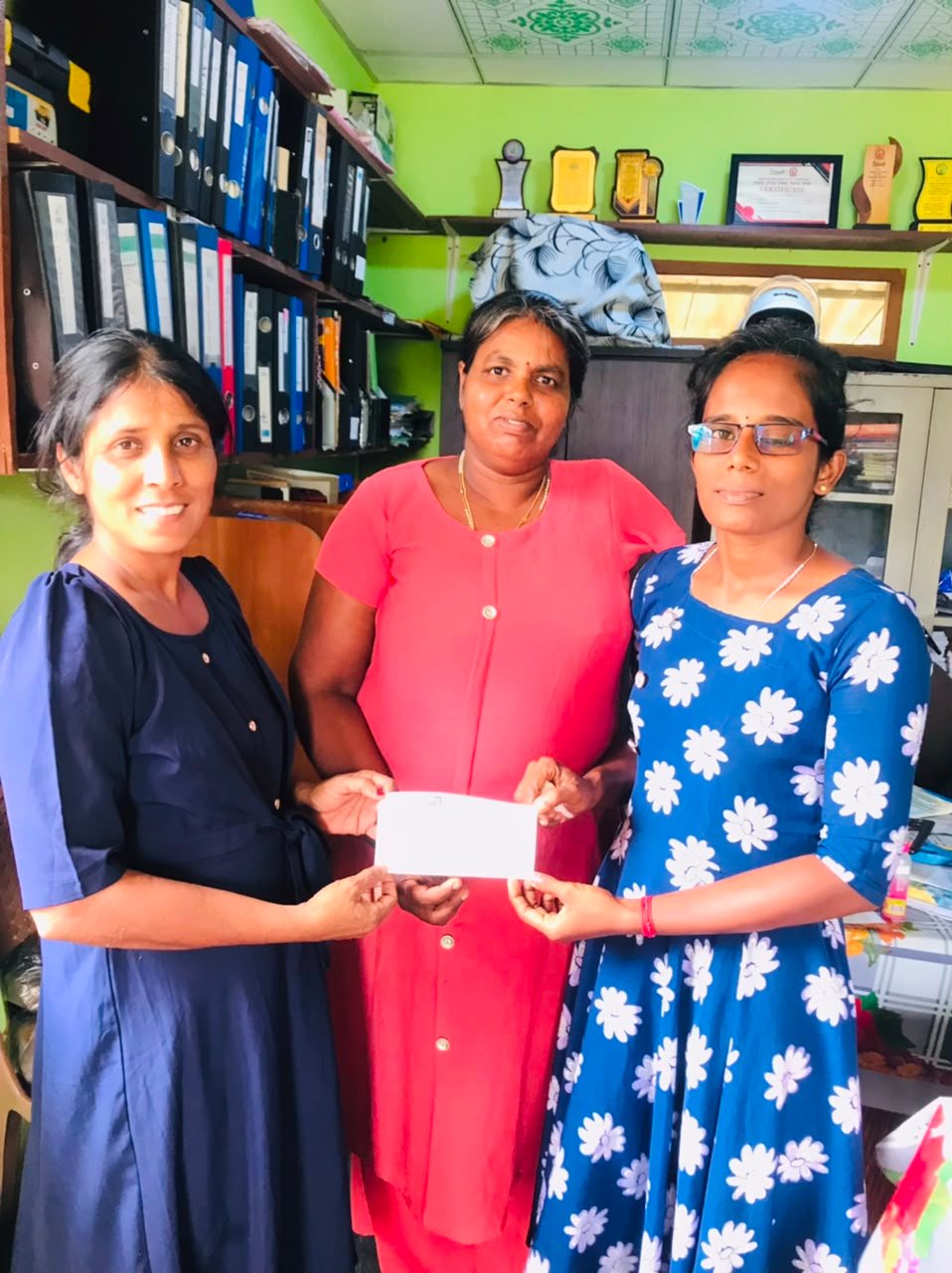 2026/07/15 இன்று  அமெரிக்கா வாஷிங்டன் மாநில இலங்கை தமிழ்ச் சங்கம் மேற்படி நிறுவன நிதி அன்பளிப்பு  சுயதொழில் முயற்சிக்கான நிதி WeCan maanthai ஊடாக வழங்கப்படது.  கிளிநொச்சி பொன்னகர் கிராமத்தில் வசித்து வரும் க, சசிகலா அவர்கள் கடந்த யுத்தத்தில் தனது கணவரையும் இழந்தவர் அத்தோடு இவரும் ஒரு மாற்றுத்திறனாளி